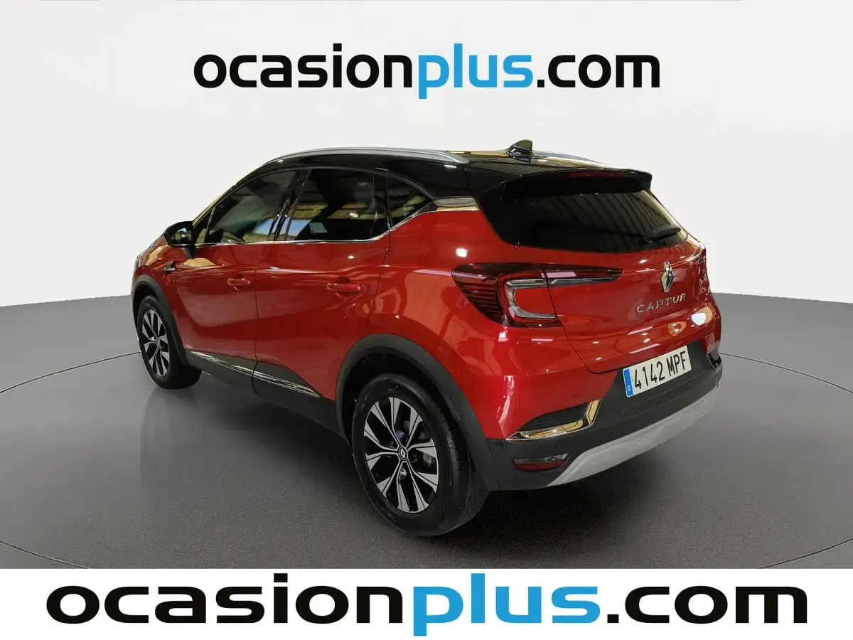 Usado Renault Captur Techno 91 CV (66 kW) 2024 Rojo SUV