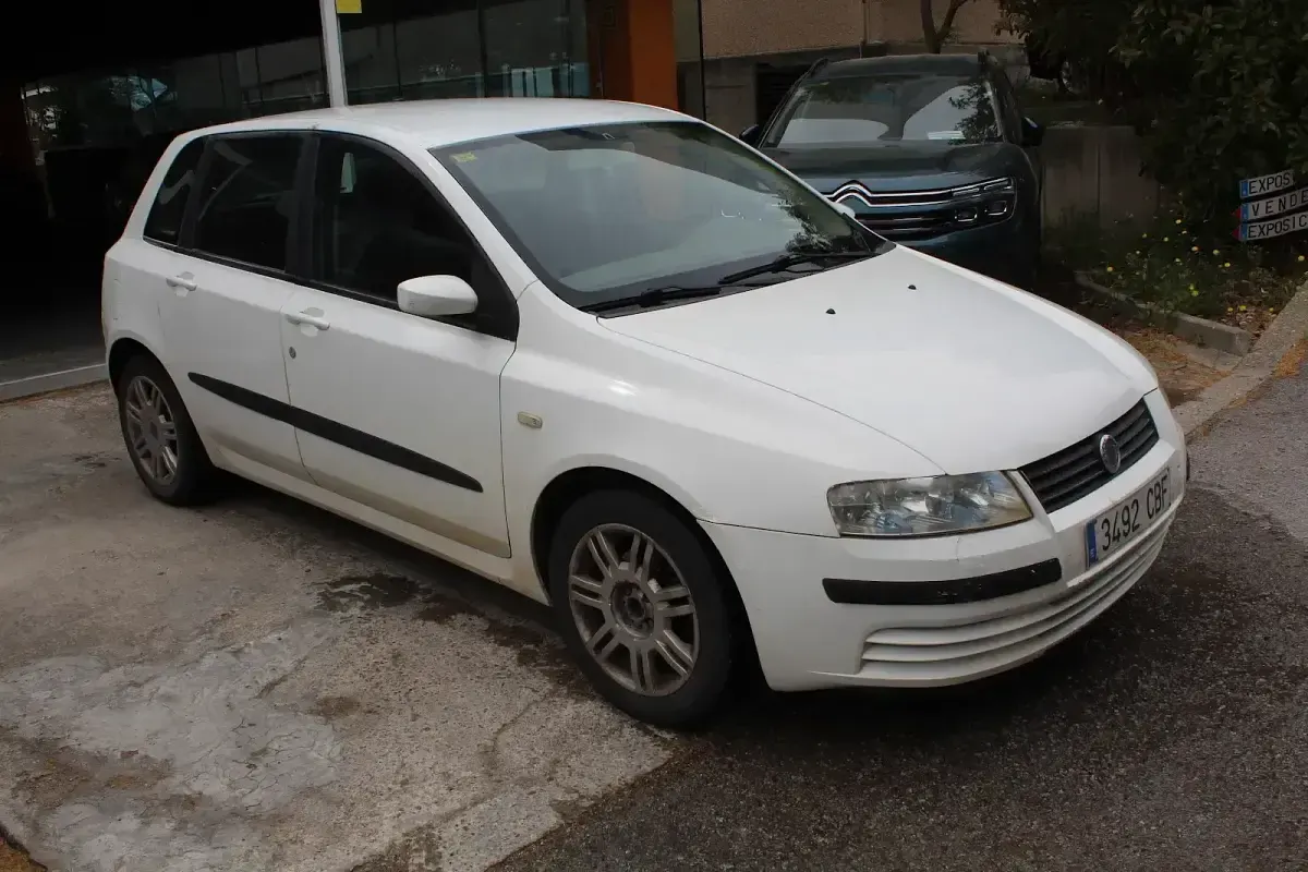 Usado Fiat Stilo Active 115 CV (84 kW) 2002 Blanco Berlina