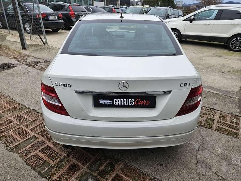 Usado Mercedes C200 Avantgarde 136 CV (100 kW) 2009 Blanco Berlina
