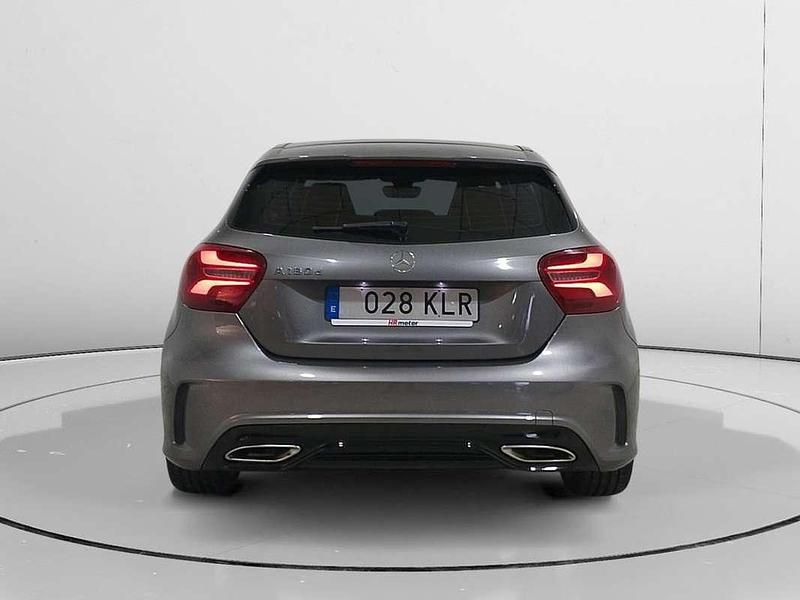 Usado Mercedes A180 Style 109 CV (80 kW) 2018 Gris Utilitario