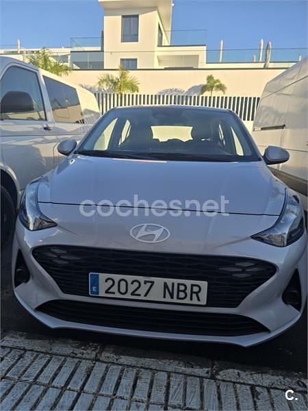 Usado Hyundai i10 67 CV (49 kW) 2025 Gris / plata Utilitario