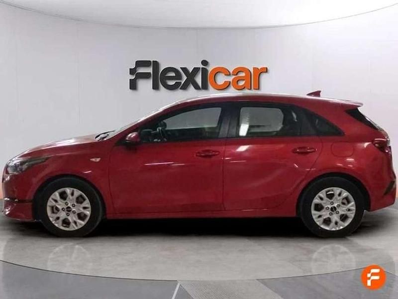 Usado Kia Ceed 101 CV (74 kW) 2023 Rojo Utilitario