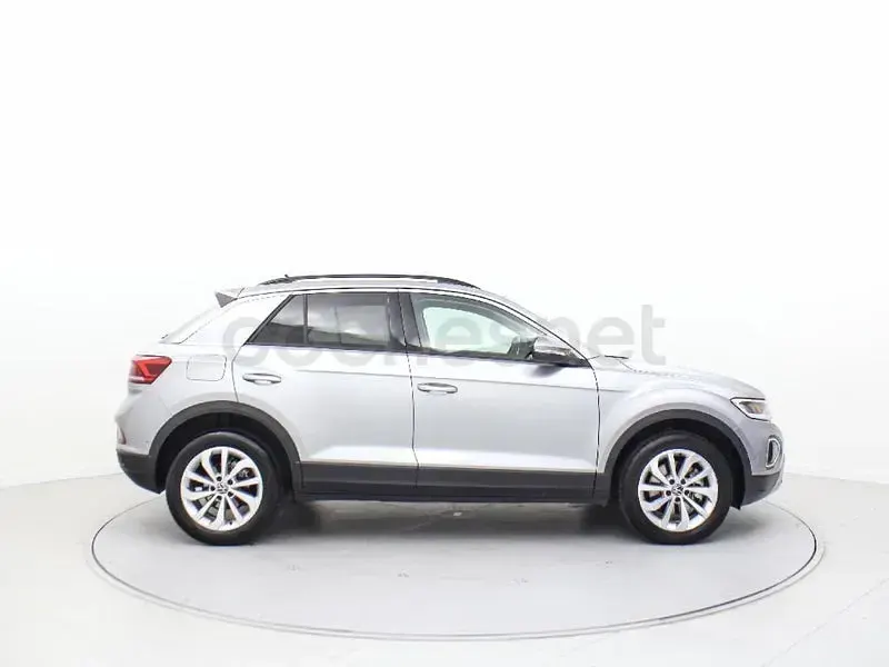 Usado VW T-Roc 150 CV (110 kW) 2025 Gris / plata SUV