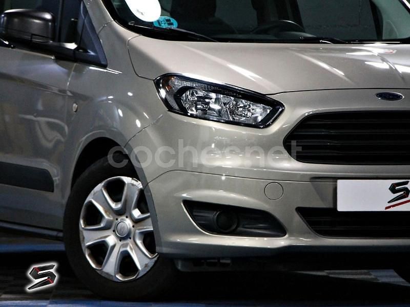 Usado Ford Tourneo Courier Trend 100 CV (73 kW) 2015 Beige Monovolumen