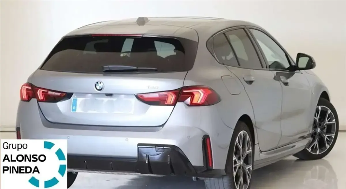 Usado BMW 120 M Sport 171 CV (125 kW) 2025 Gris Utilitario