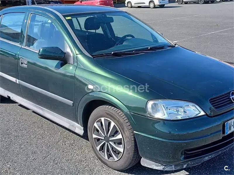 Usado Opel Astra Club 68 CV (50 kW) 1999 Verde Berlina
