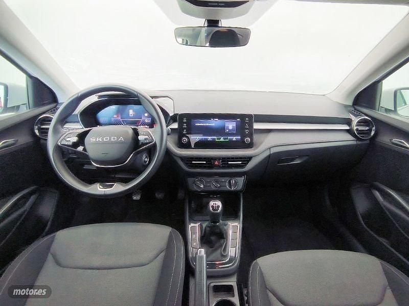 Usado Skoda Fabia Selection 95 CV (69 kW) 2025 Blanco Berlina