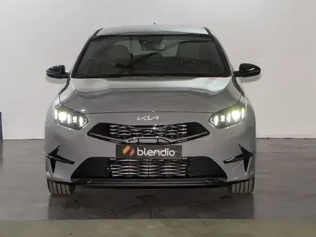 Usado Kia Ceed Style 120 CV (88 kW) 2023 Gris Utilitario