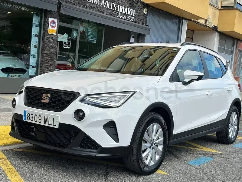 Usado Seat Arona Style 110 CV (80 kW) 2023 Blanco SUV