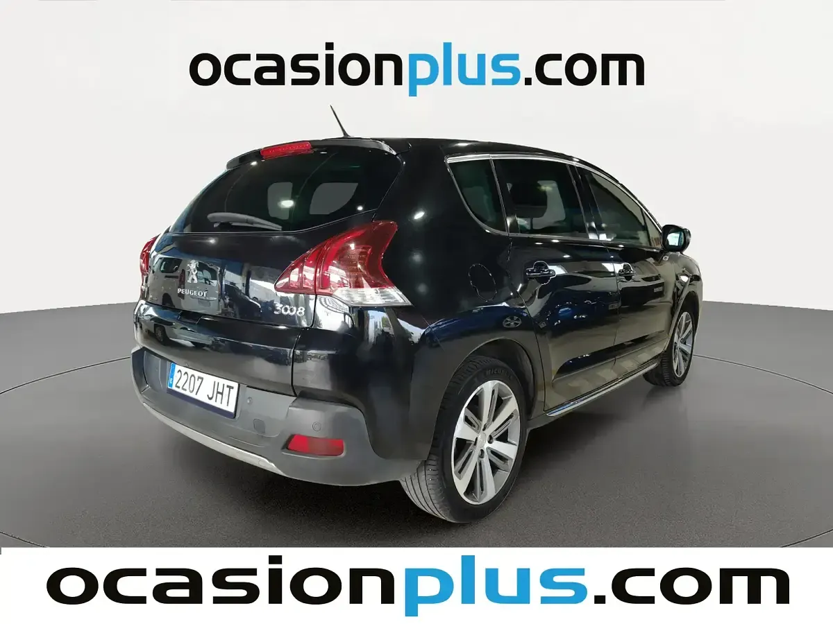 Usado Peugeot 3008 Allure 120 CV (88 kW) 2015 Negro Familiar