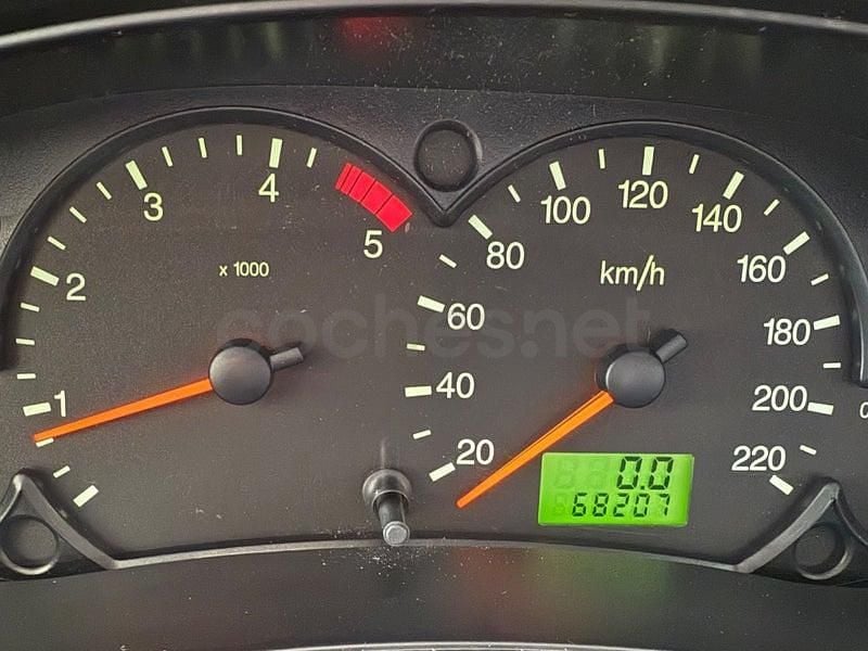Usado Ford Focus Ghia 100 CV (73 kW) 2003 Beige Berlina
