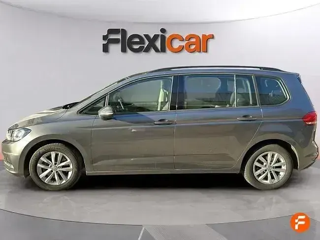 Usado VW Touran Edition 115 CV (84 kW) 2018 Gris / plata Monovolumen