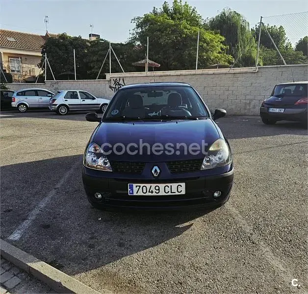 Usado Renault Clio II Expression 60 CV (44 kW) 2003 Azul Berlina