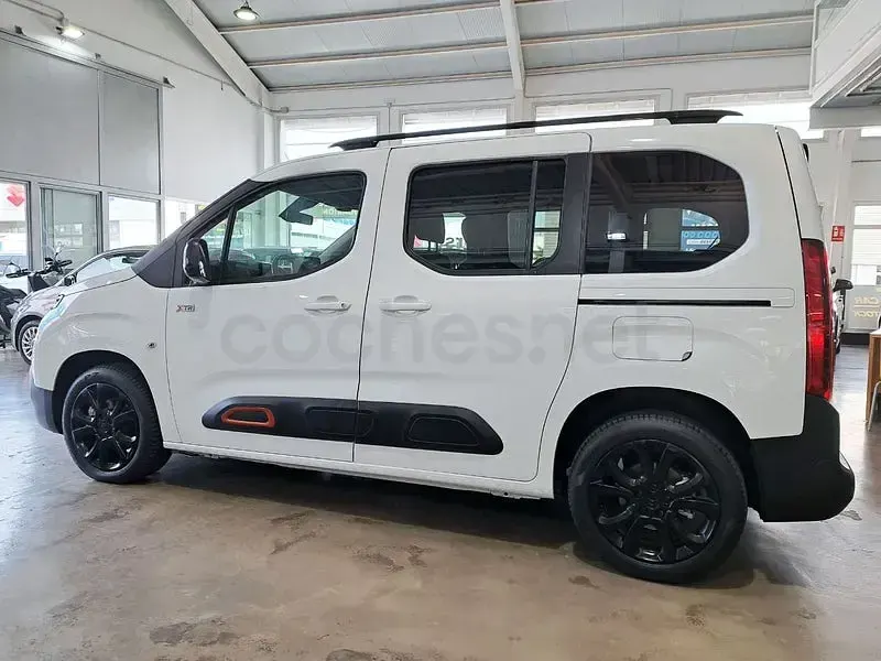 Usado Citroën Berlingo Shine 102 CV (75 kW) 2020 Blanco Monovolumen