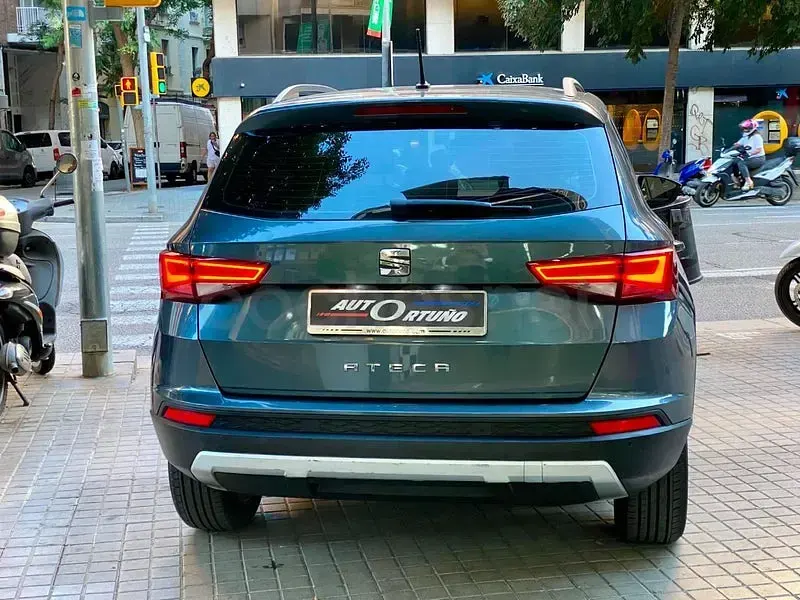 Usado Seat Ateca Ecomotive 116 CV (85 kW) 2016 Gris / plata SUV