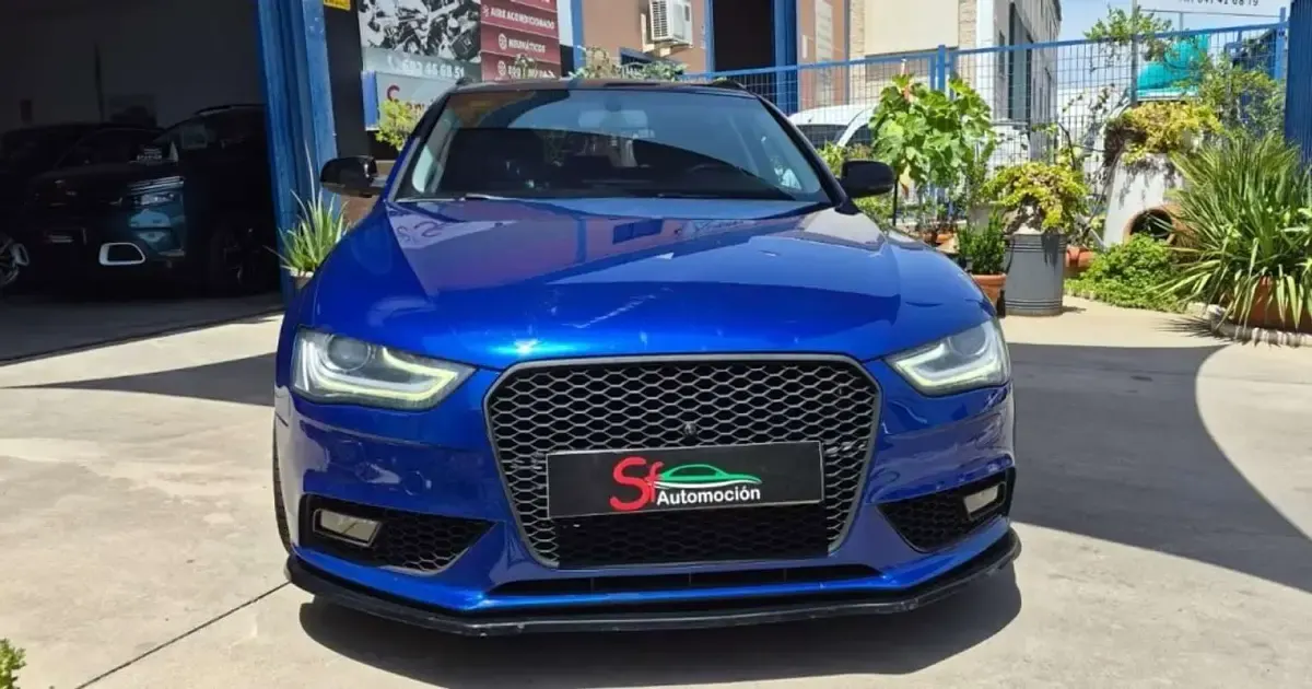 Usado Audi A4 143 CV (105 kW) 2012 Azul Familiar