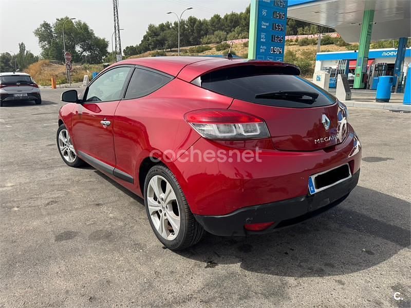 Usado Renault Mégane Dynamique 130 CV (95 kW) 2010 Rojo Berlina