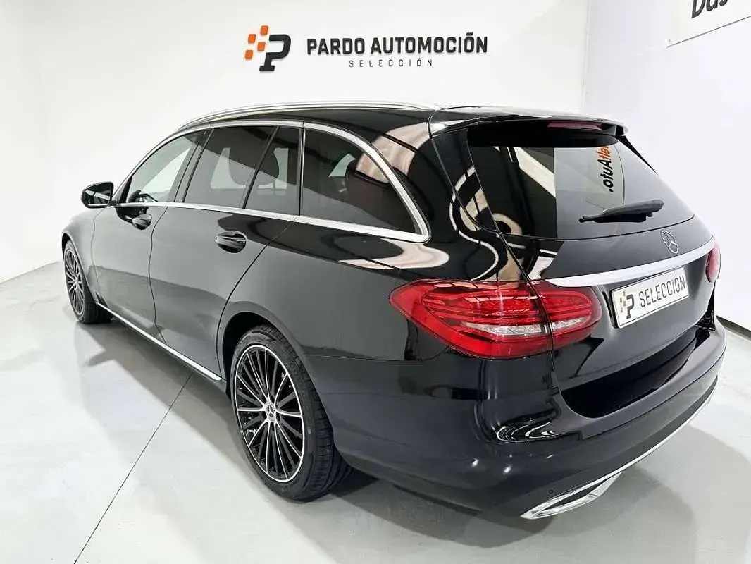 Usado Mercedes C200 160 CV (117 kW) 2020 Negro Familiar
