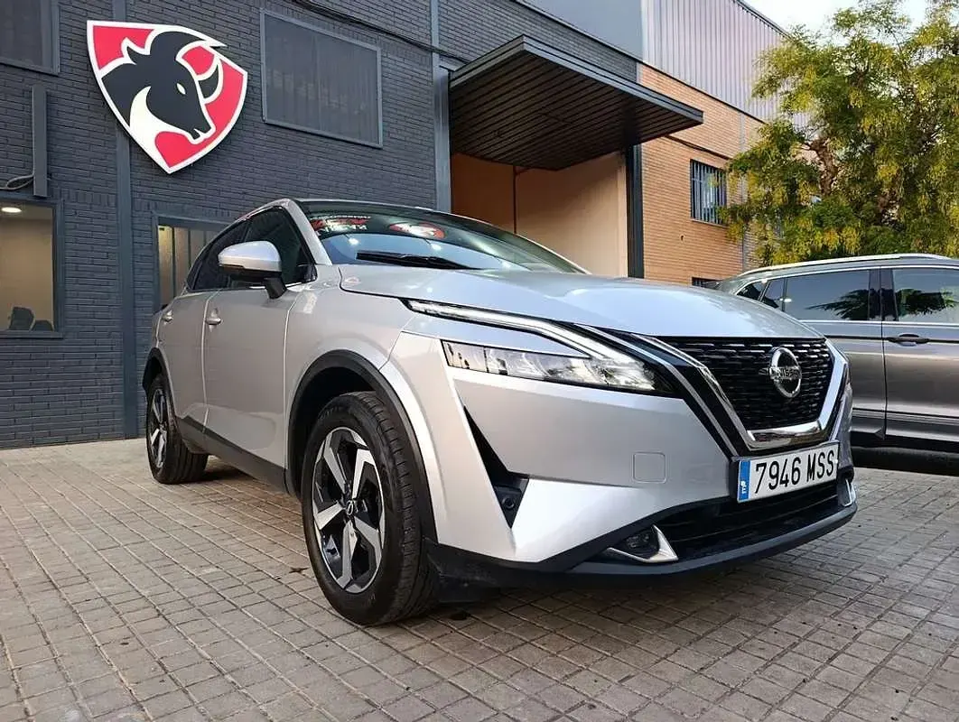 Usado Nissan Qashqai N-Connecta 140 CV (102 kW) 2024 Gris / plata SUV