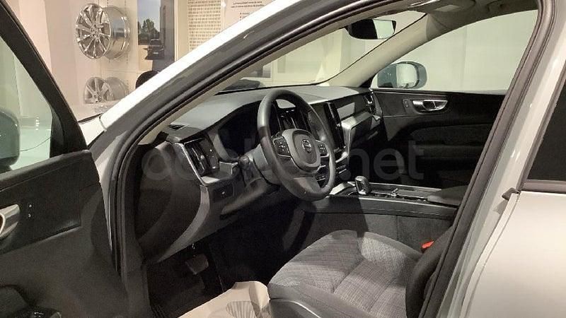 Usado Volvo XC60 250 CV (183 kW) 2025 Gris / plata SUV