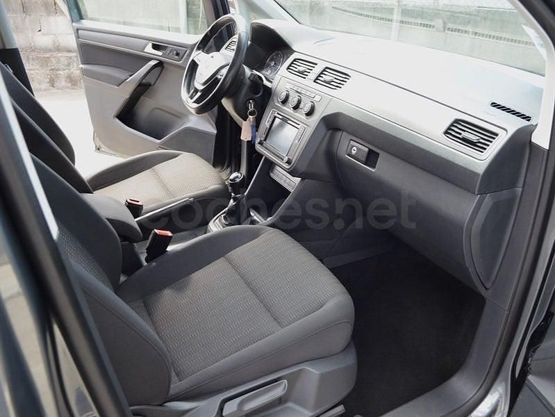 Usado VW Caddy Maxi Comfortline 150 CV (110 kW) 2019 Gris / plata Monovolumen