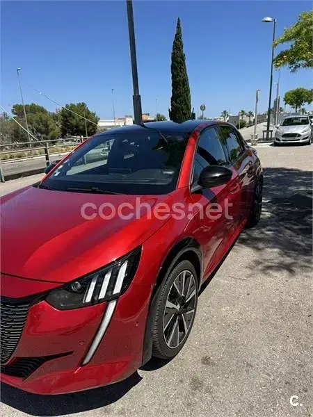 Usado Peugeot 208 GT-line 100 CV (73 kW) 2021 Rojo Utilitario