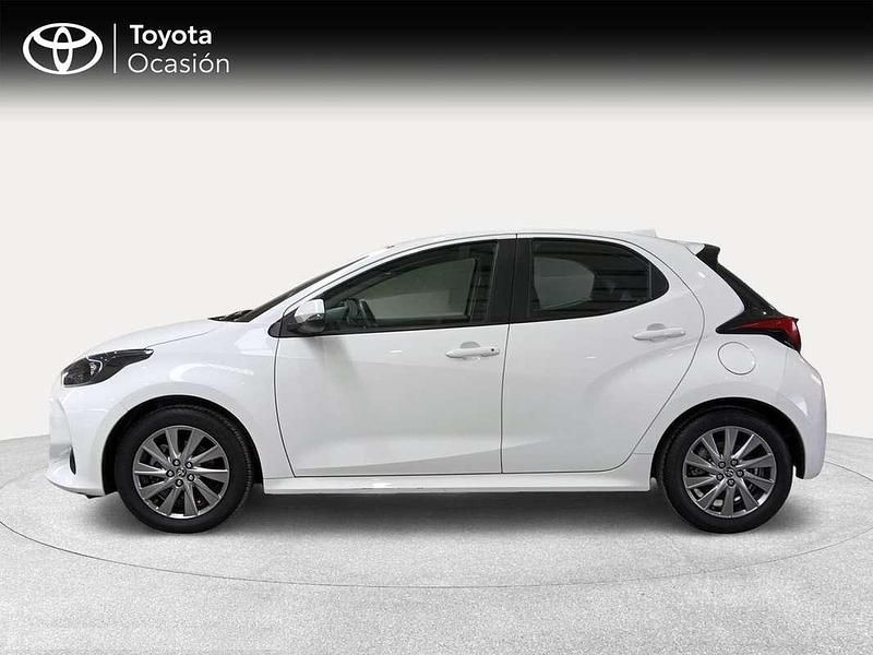 Usado Toyota Yaris Hybrid Active 116 CV (85 kW) 2024 Blanco Berlina