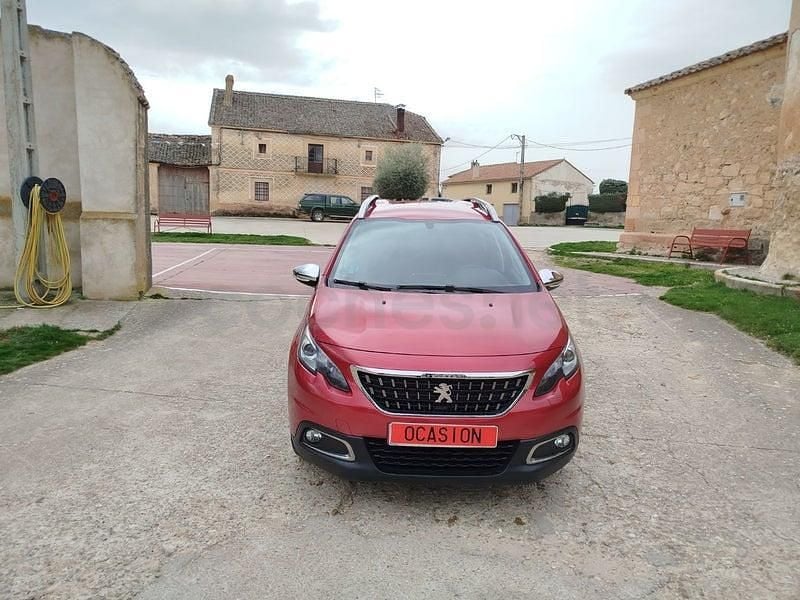 Usado Peugeot 2008 Allure 100 CV (73 kW) 2017 Rojo SUV