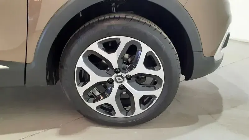 Usado Renault Captur Zen 90 CV (66 kW) 2017 Marrón SUV