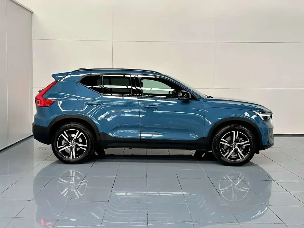 Usado Volvo XC40 Plus 197 CV (144 kW) 2025 Azul SUV