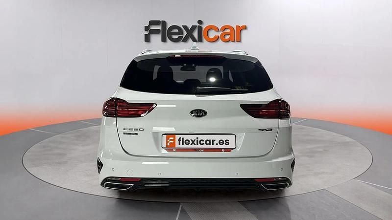 Usado Kia Ceed GT GT-Line 140 CV (102 kW) 2019 Blanco Familiar