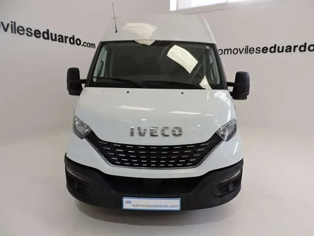 Usado Iveco Daily 211 CV (155 kW) 2020 Blanco Van