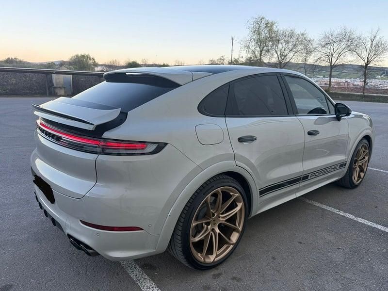 Usado Porsche Cayenne 470 CV (345 kW) 2024 Gris / plata SUV