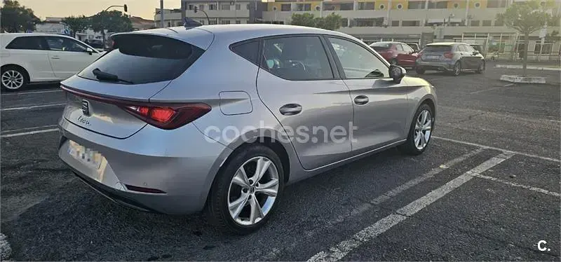 Usado Seat Leon Style 110 CV (80 kW) 2021 Gris / plata Berlina