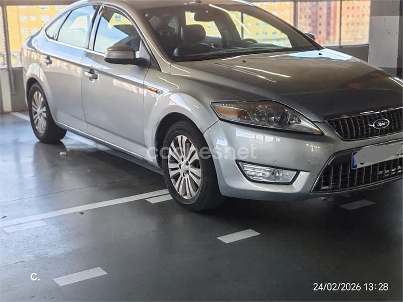 Usado Ford Mondeo Ghia 140 CV (102 kW) 2008 Gris / plata Berlina