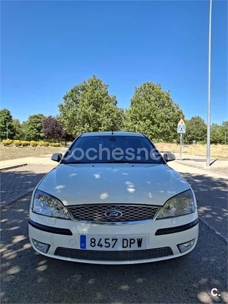 Blanco Usado 2005 Ford Mondeo Trend Berlina | 2400 € (Precio justo) - Imagen 1/4