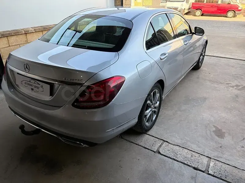 Usado Mercedes C220 Avantgarde 170 CV (125 kW) 2014 Gris / plata Berlina