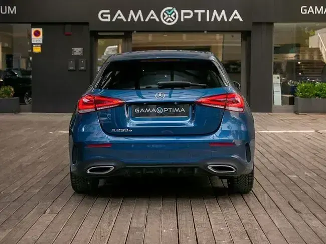 Usado Mercedes A250 AMG line 218 CV (160 kW) 2021 Azul Berlina