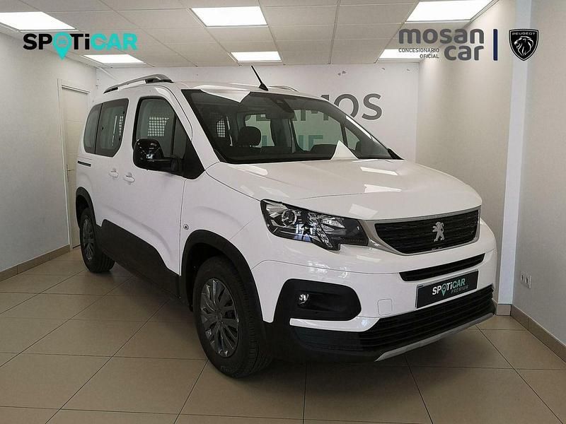 Usado Peugeot Rifter Active 100 CV (73 kW) 2023 Blanco Monovolumen