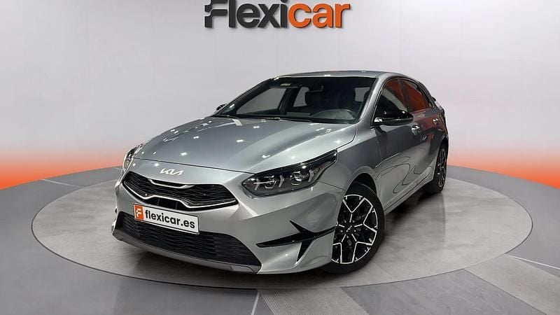 Occasion Kia Ceed Style 120 PK (88 kW) 2024 Grijs Hatchback