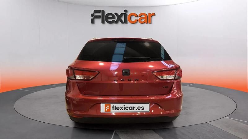 Usado Seat Leon ST Reference 105 CV (77 kW) 2015 Burdeos Familiar