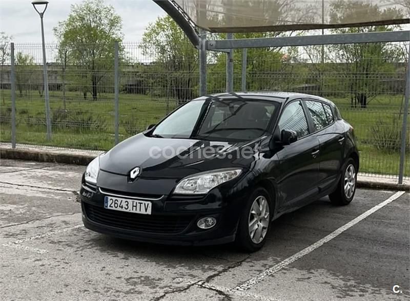Usado Renault Mégane Dynamique 115 CV (84 kW) 2013 Negro Berlina