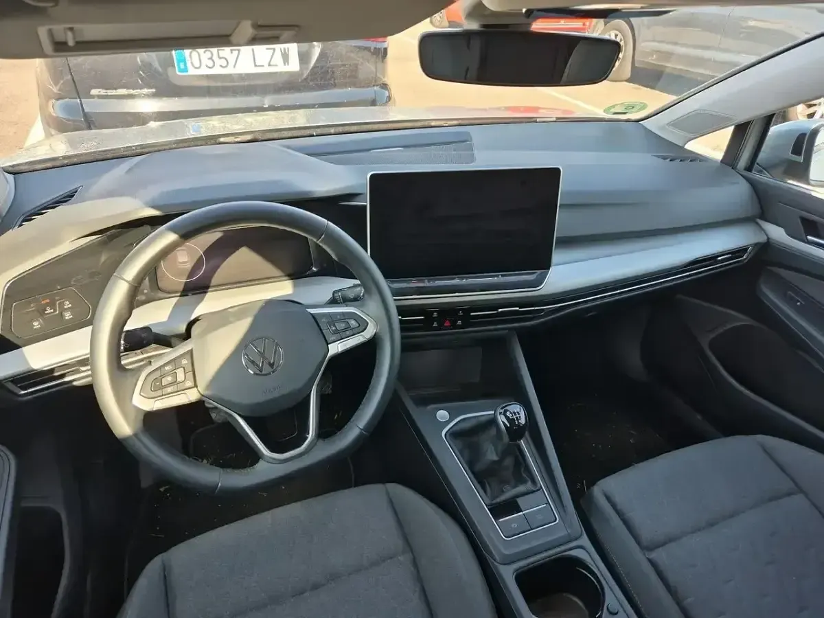 Usado VW Golf VIII 116 CV (85 kW) 2025 Gris Berlina