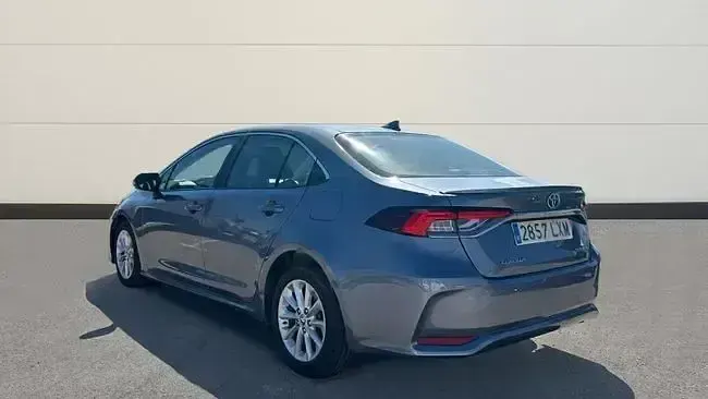 Usado Toyota Corolla Active 122 CV (89 kW) 2022 Gris Berlina