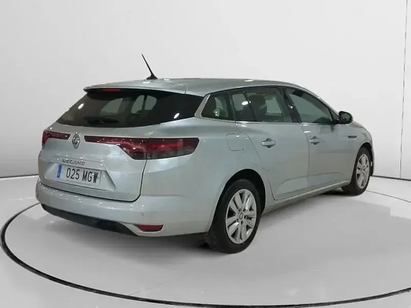 Usado Renault Mégane GrandTour Equilibre 115 CV (84 kW) 2023 Gris / plata Familiar