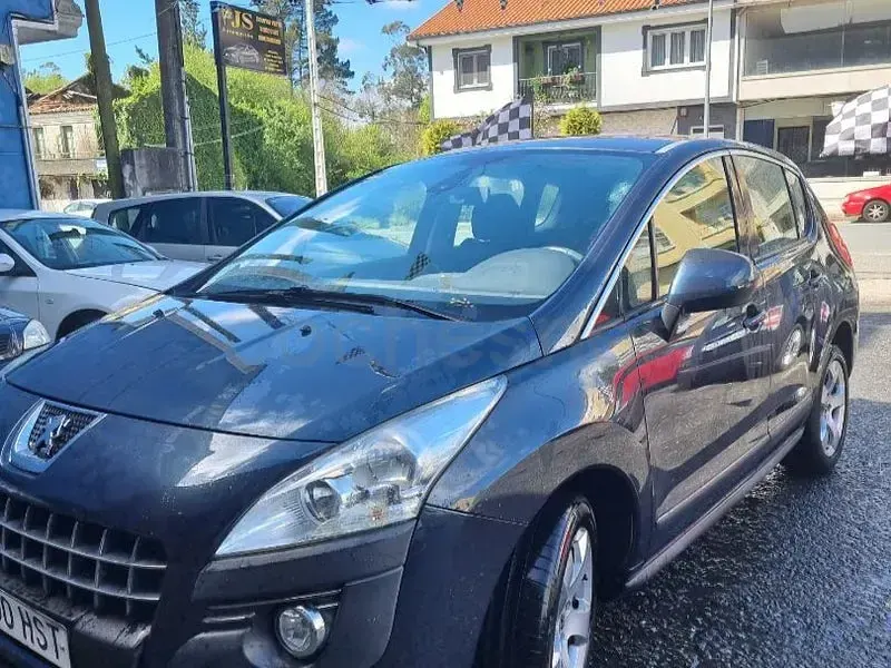 Usado Peugeot 3008 Active 115 CV (84 kW) 2013 Negro Familiar