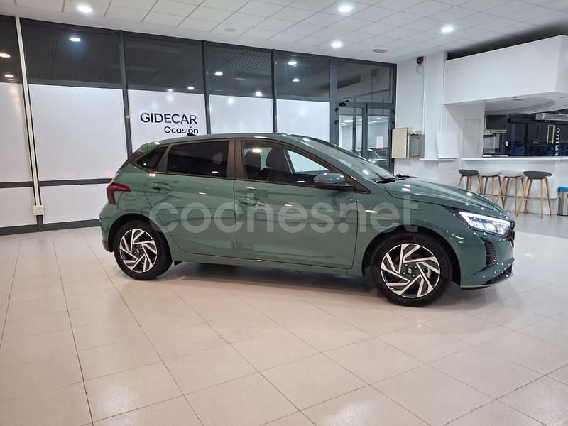 Nuevo Hyundai i20 100 CV (73 kW) 2025 Verde Berlina