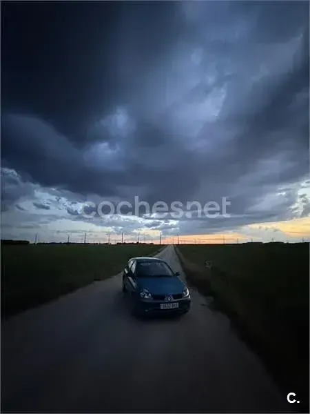 Usado Renault Clio II Privilege 80 CV (58 kW) 2002 Azul Berlina