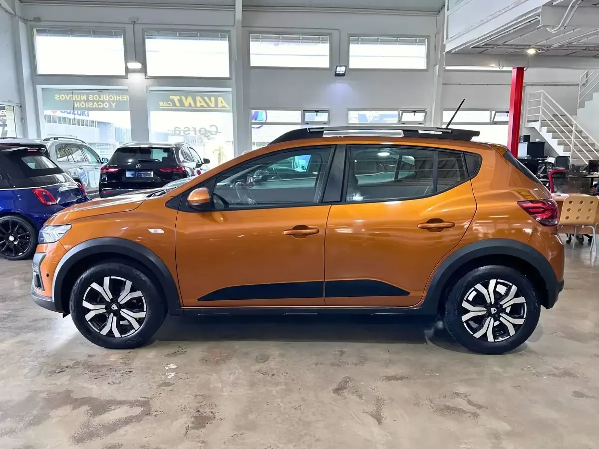 Usado Dacia Sandero Expression 91 CV (66 kW) 2023 Naranja Berlina