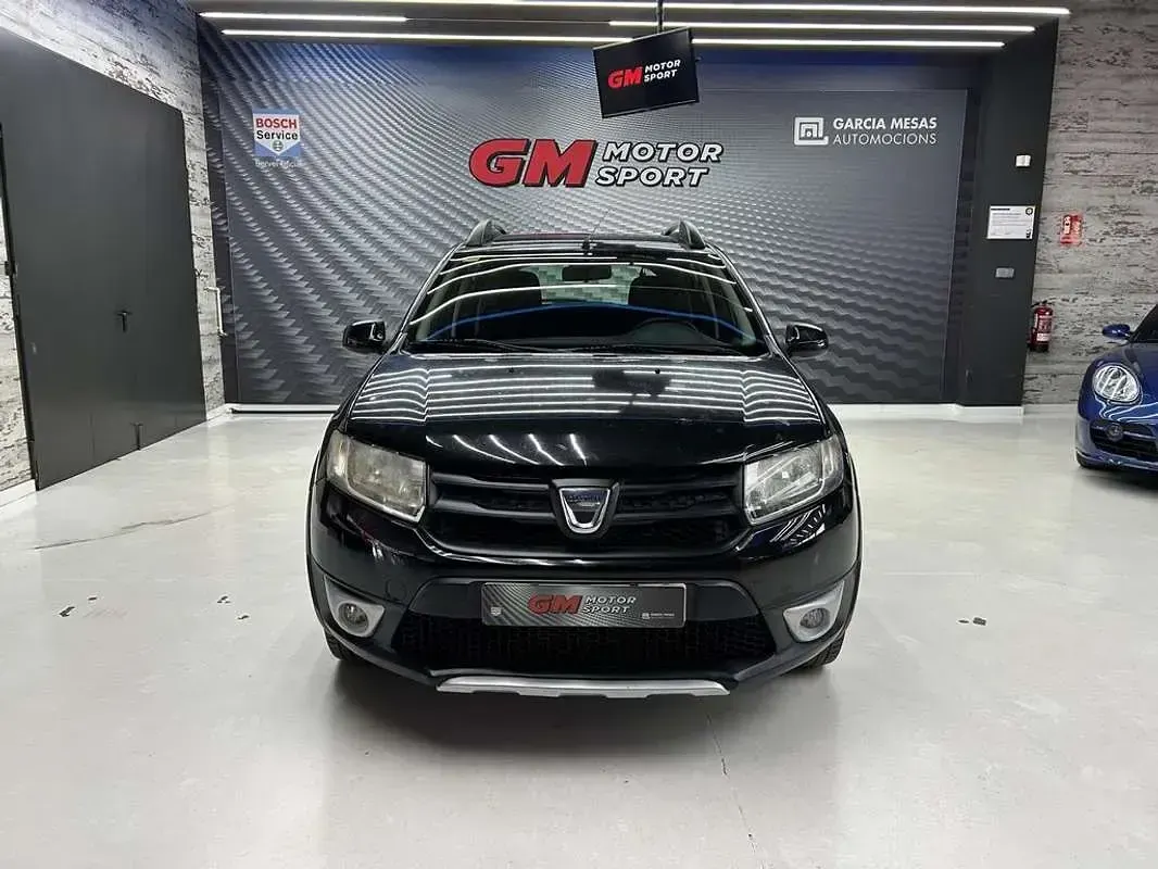 Usado Dacia Sandero Stepway 90 CV (66 kW) 2013 Negro Utilitario